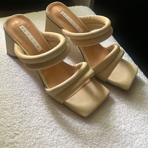 Aloha Bella HEEL SANDAL. 3 inch block heel made in Spain size 39 fits 7-1/2